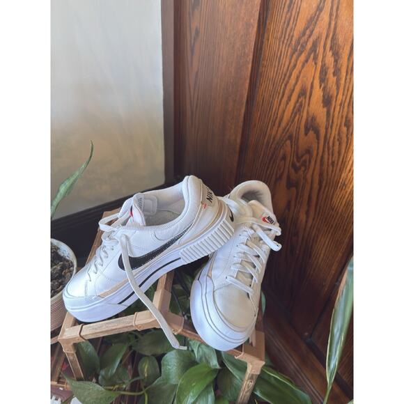 El producto en la imagen es el calzado Nike Court Legacy Lift para mujer 9.5 Us - Picture 2 of 7